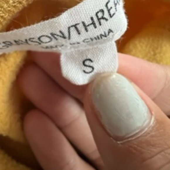 Yellow basic crewneck - Picture 3 of 3